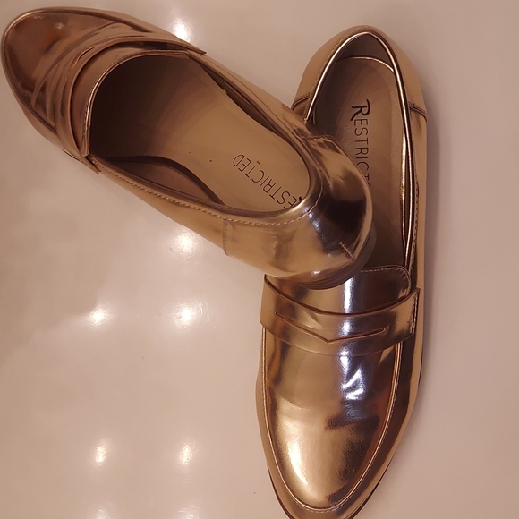 Rose gold loafer, size 9 - Picture 2 of 4